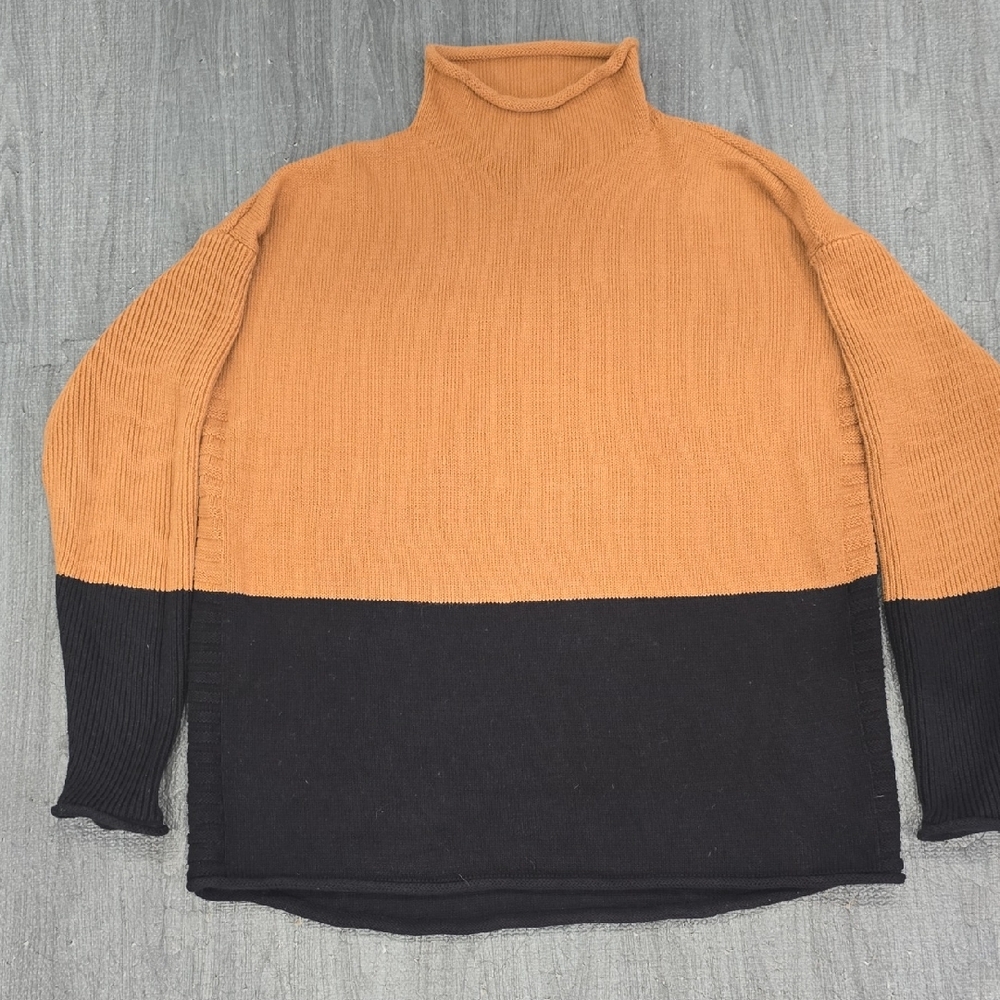 Tahari Two-Tone Turtleneck Sweater in Tan and Black Women's Medium